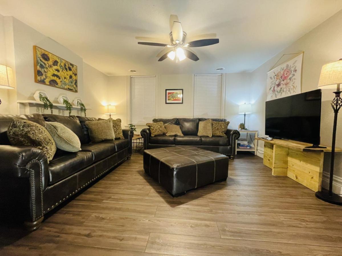 Better Than A And Walk To Breakfast! Apartment