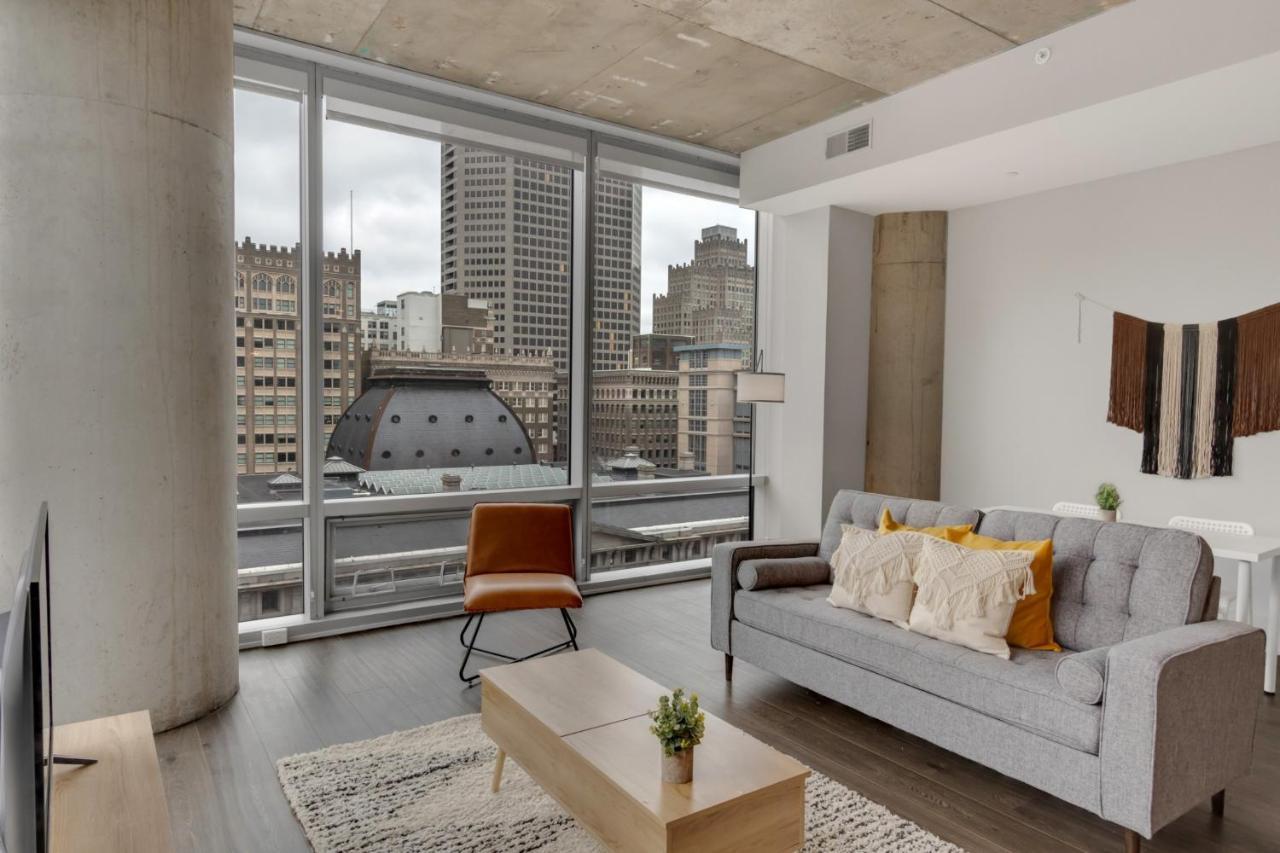 Frontdesk Tower At Opop Apts Downtown St Louis *