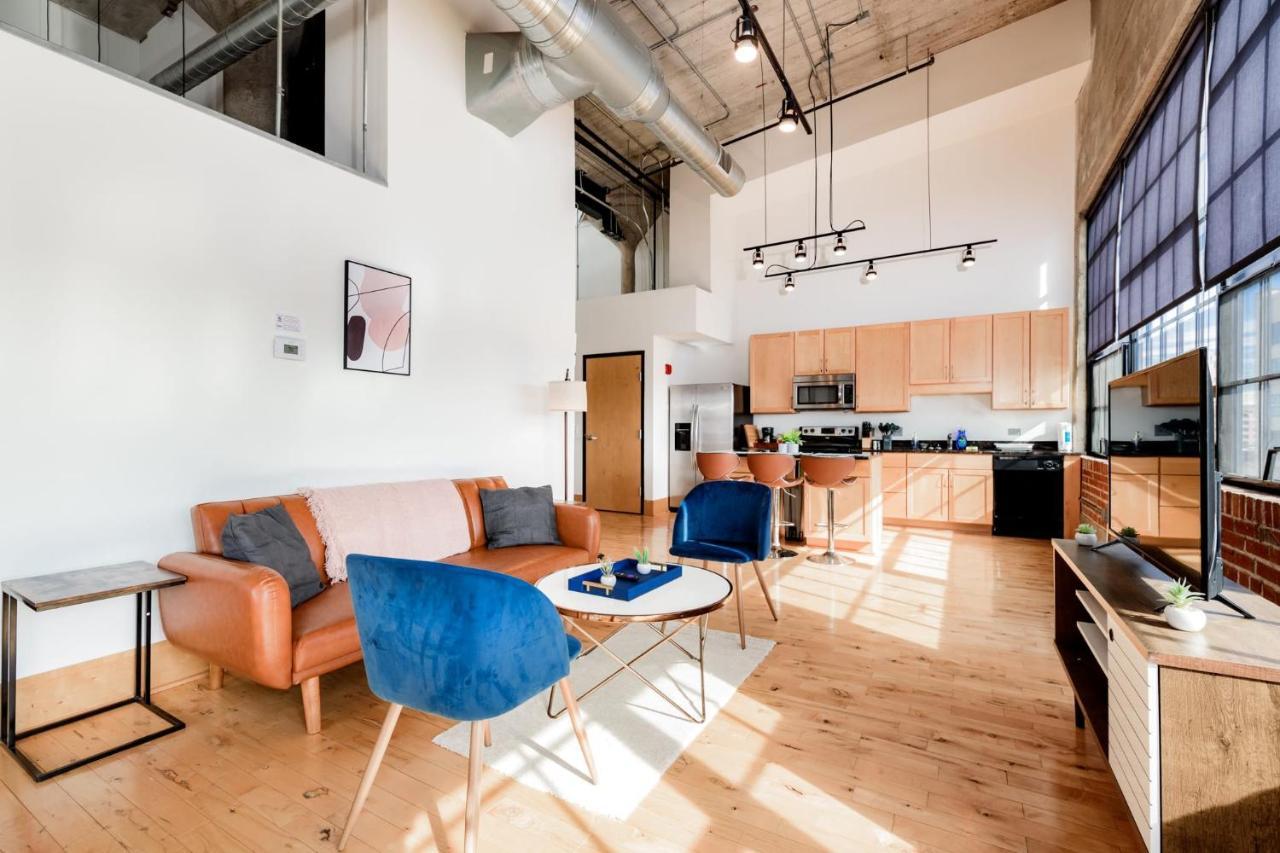 Cozysuites Gorgeous 2br Penthouse W Skyline View Apartment *