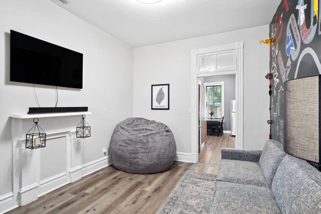 La Casa En Soulard ~ 5-star Location ~ No Chores! Apartment *