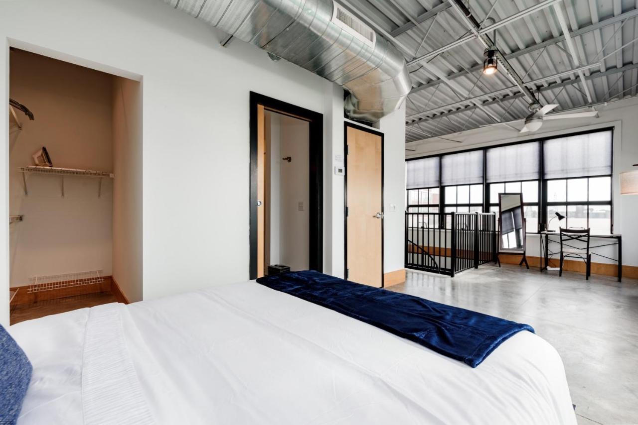 Cozysuites Gorgeous 2br Penthouse W Skyline View Apartment *
