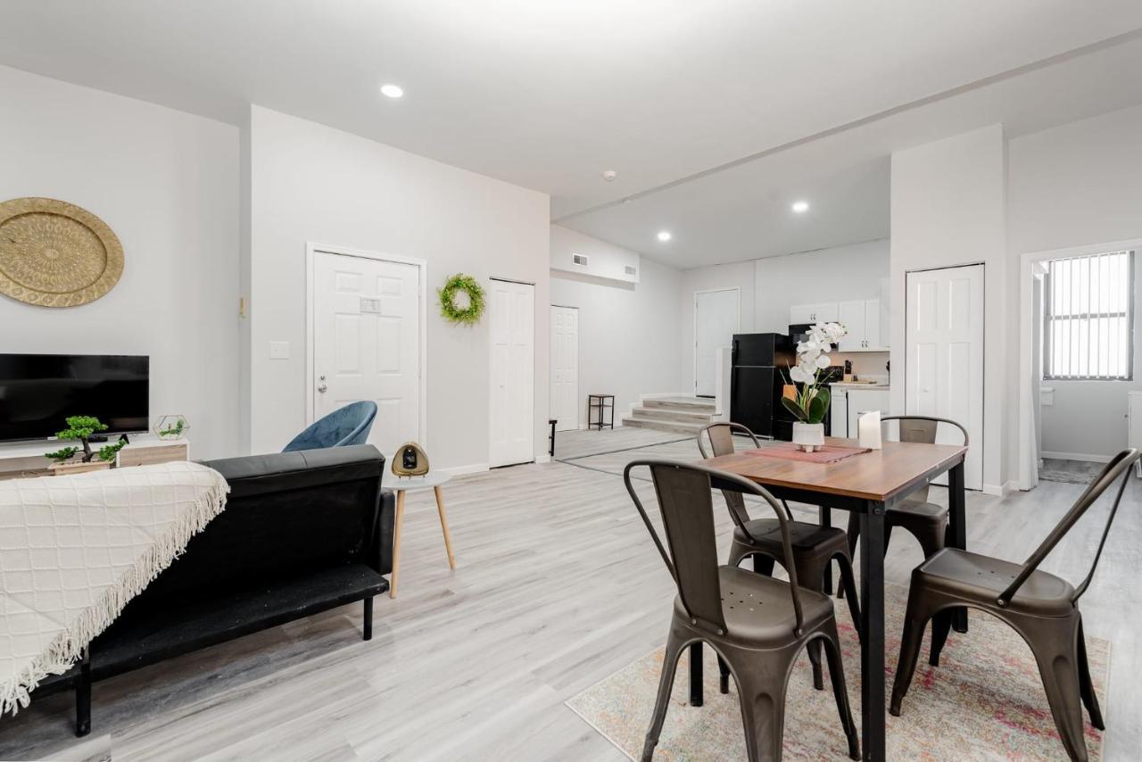 2br Park Ave Townhome With Parking Cozysuites