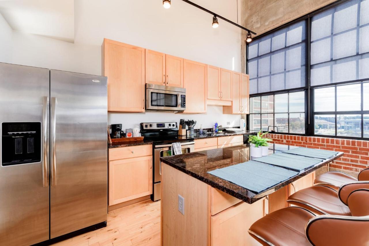 Cozysuites Gorgeous 2br Penthouse W Skyline View Apartment *