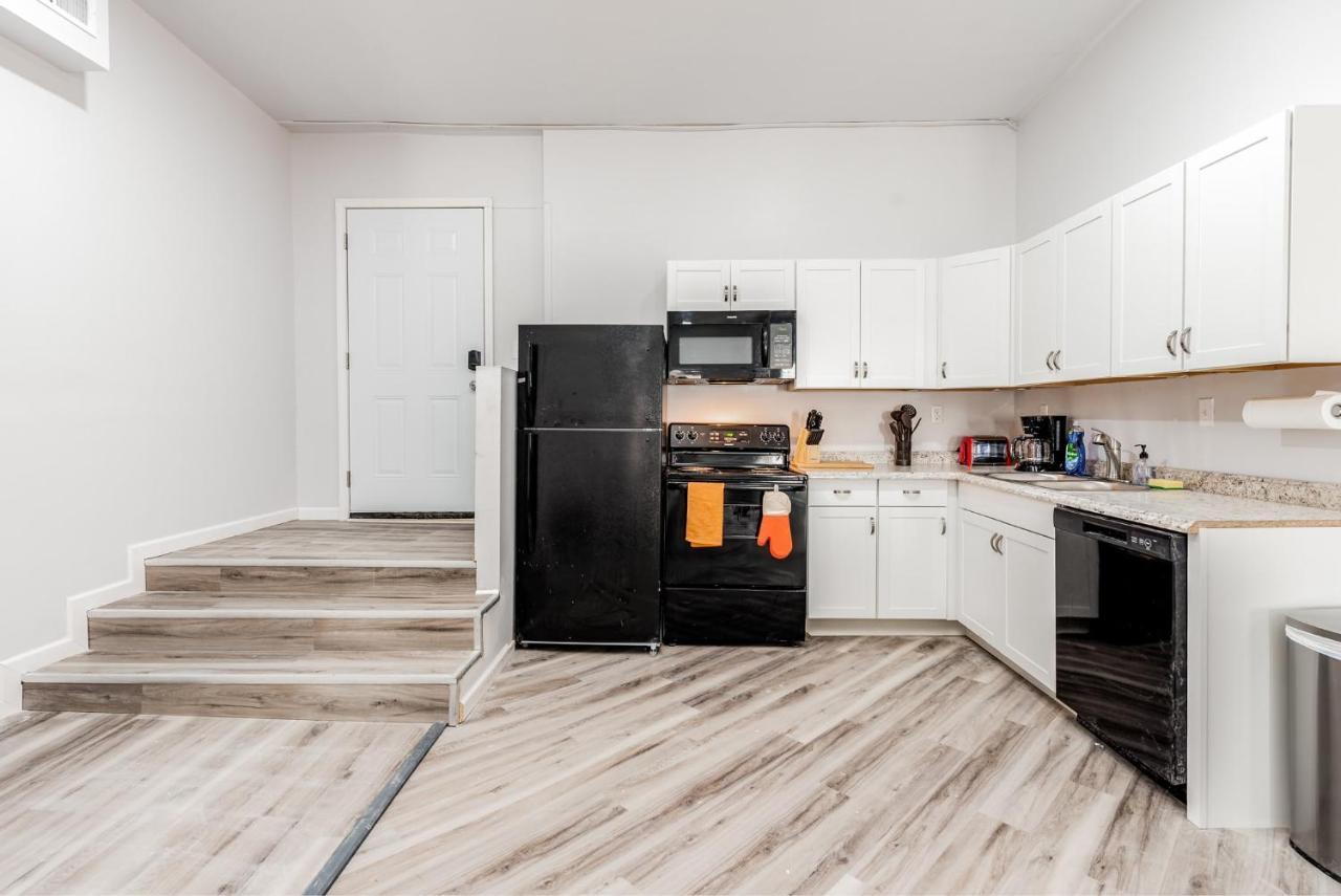 2br Park Ave Townhome With Parking Cozysuites Apartment