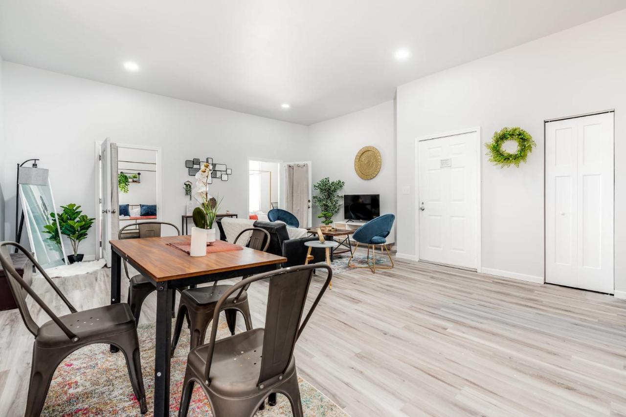 2br Park Ave Townhome With Parking Cozysuites Apartment