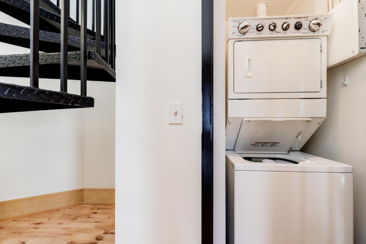 Cozysuites Gorgeous 2br Penthouse W Skyline View Apartment *