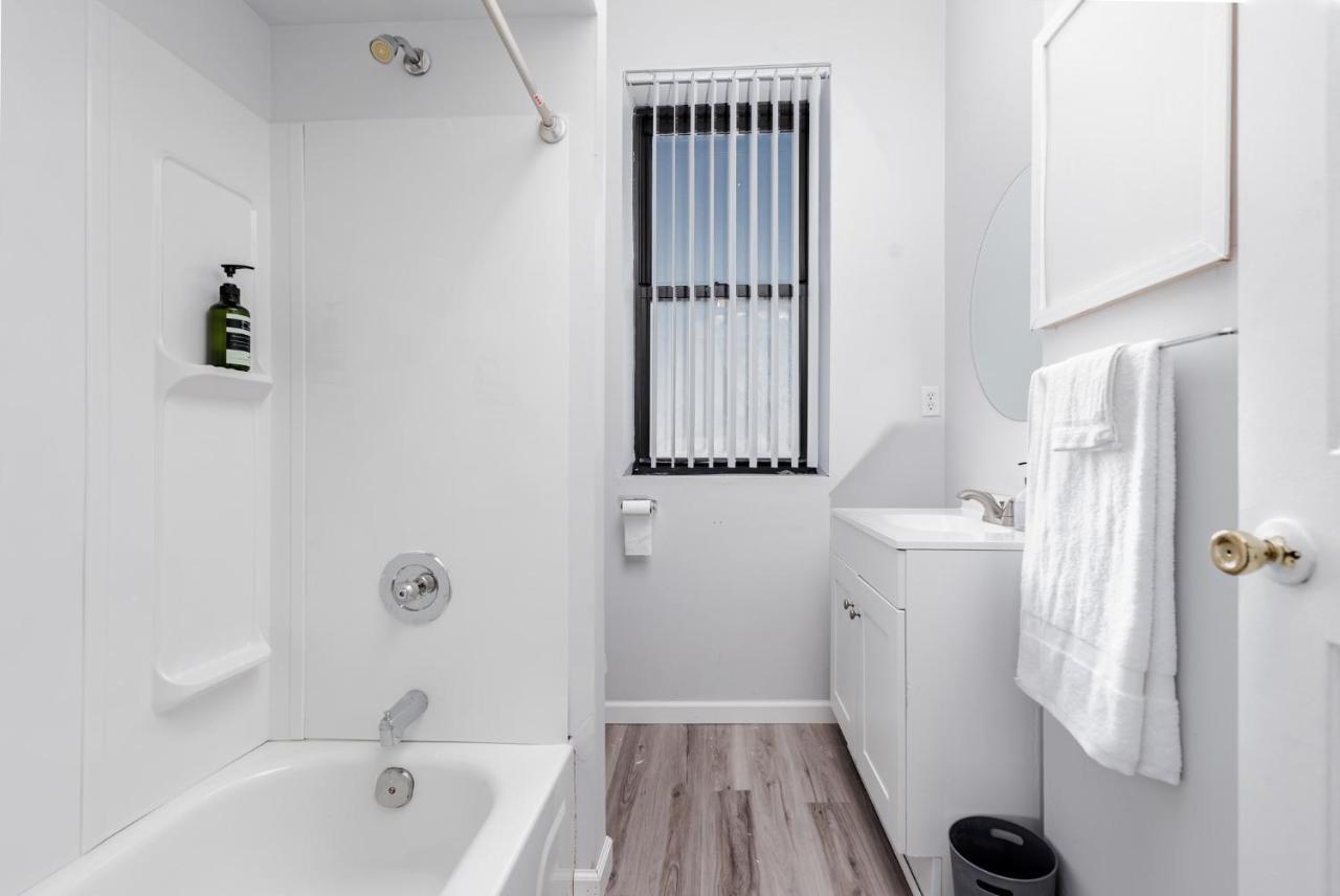 2br Park Ave Townhome With Parking Cozysuites * Saint Louis