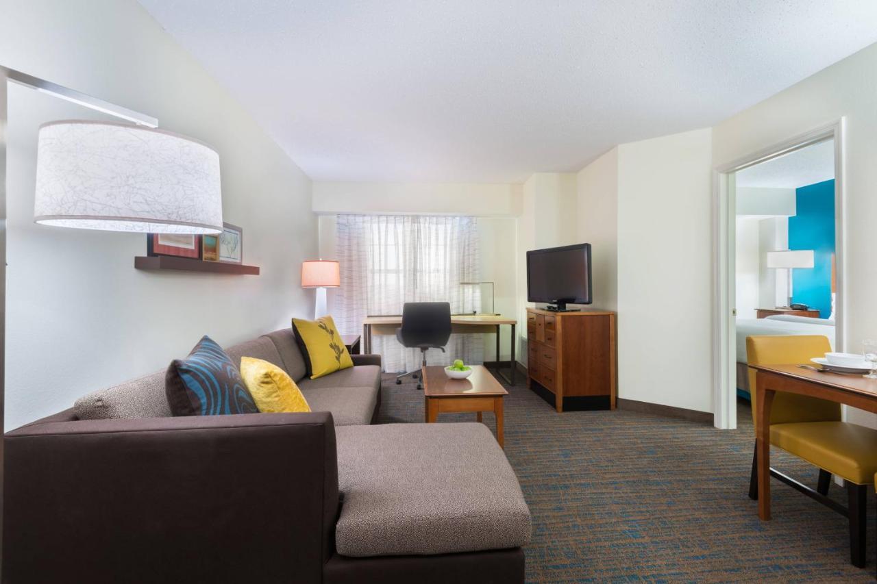By Marriott Downtown Hotel