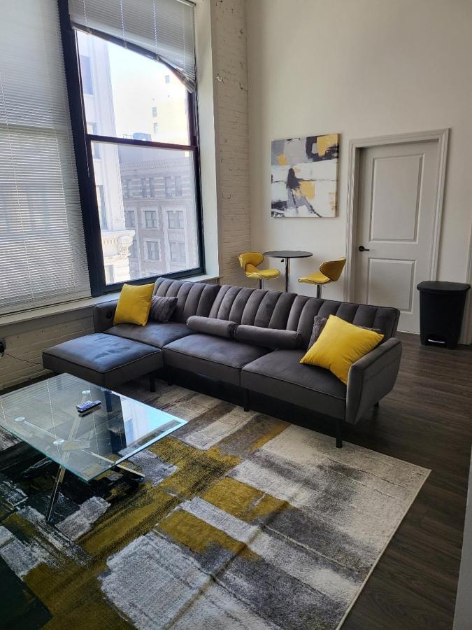 Prime Location Alert!! Apartment