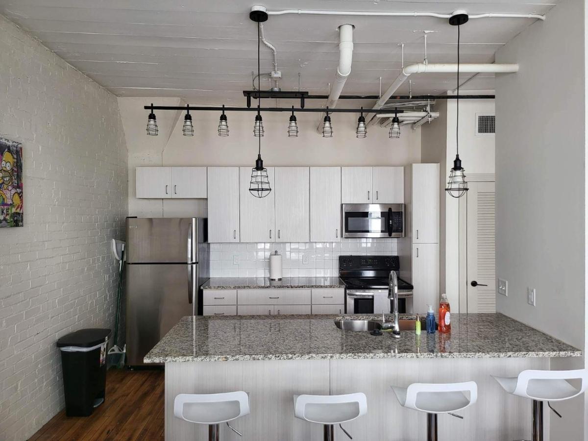 Prime Location Alert!! Apartment