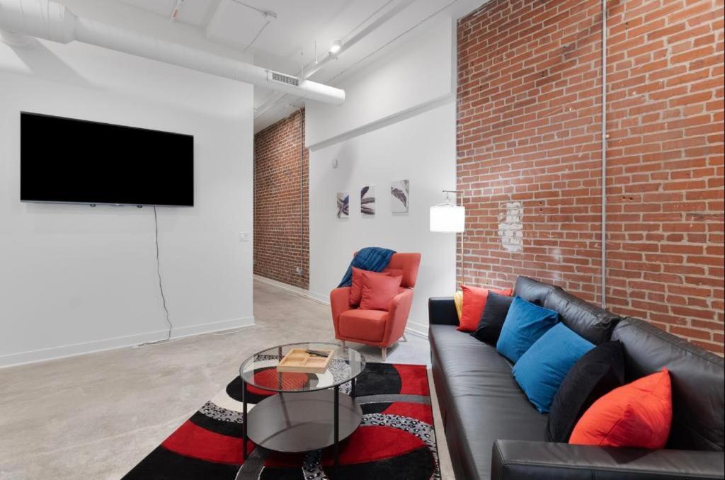 Downtown Near Busch Stadium/convention Center * Saint Louis