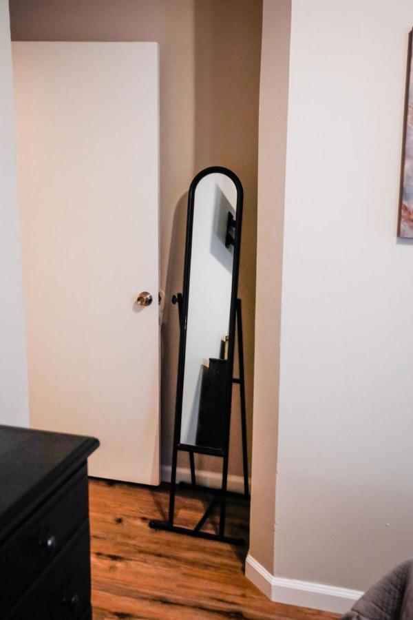 Apartment Cozy City Getaway In The Heart Of Louis! Saint Louis