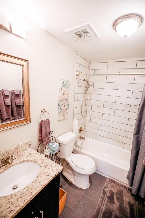 Cozy City Getaway In The Heart Of Louis! *