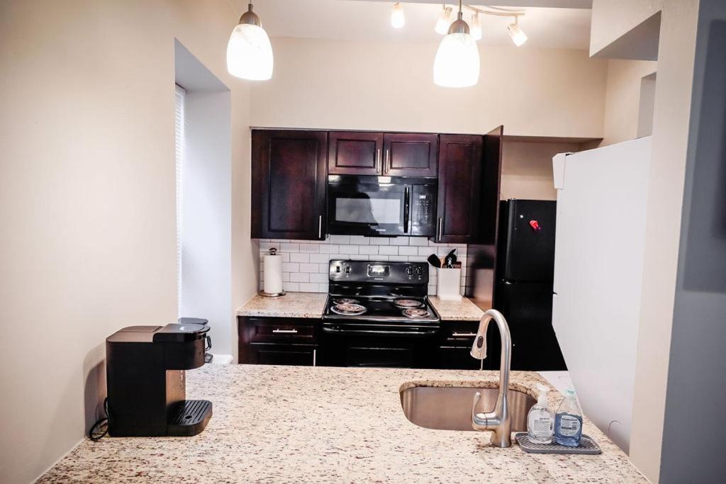 Apartment Cozy City Getaway In The Heart Of Louis! *
