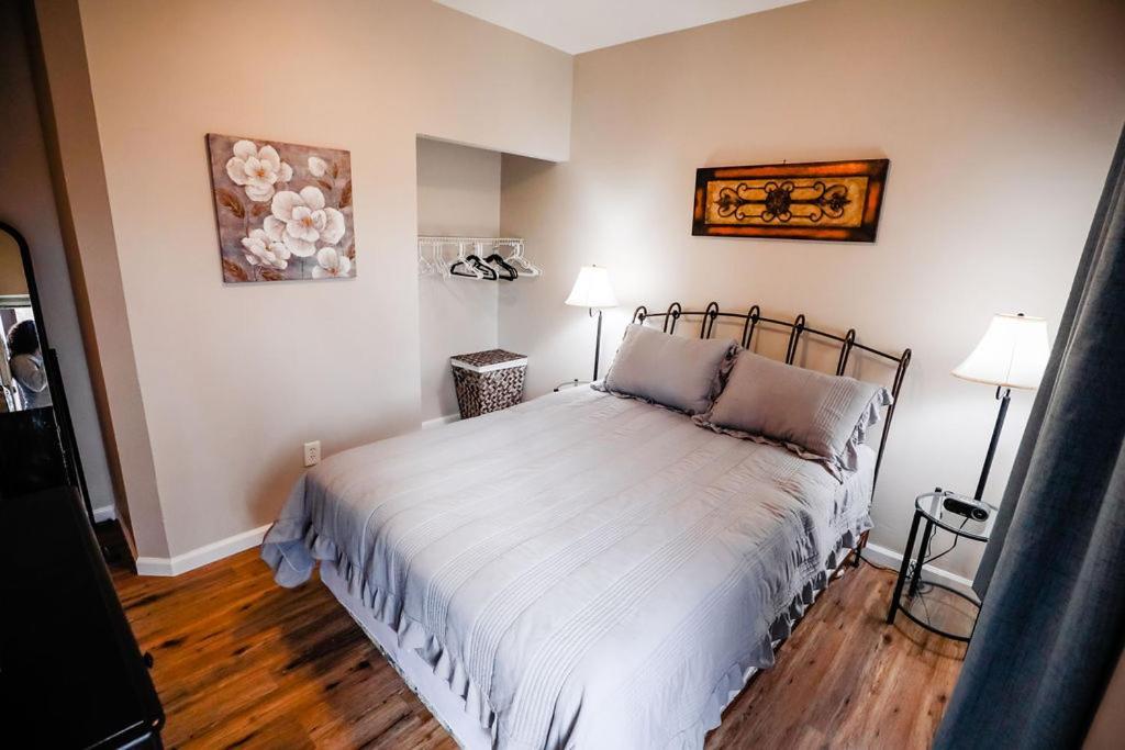 Apartment Cozy City Getaway In The Heart Of Louis! Saint Louis