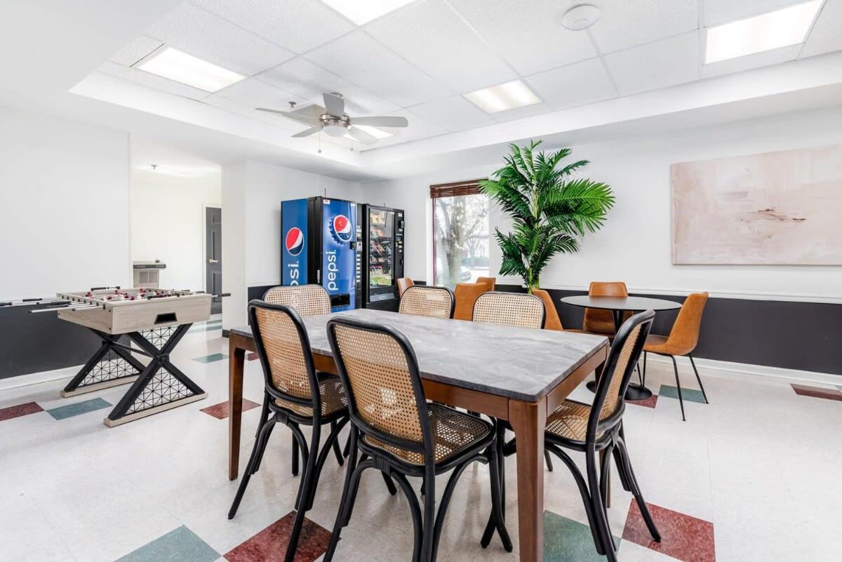 Cozysuites Cwe Double Queen Apartment *