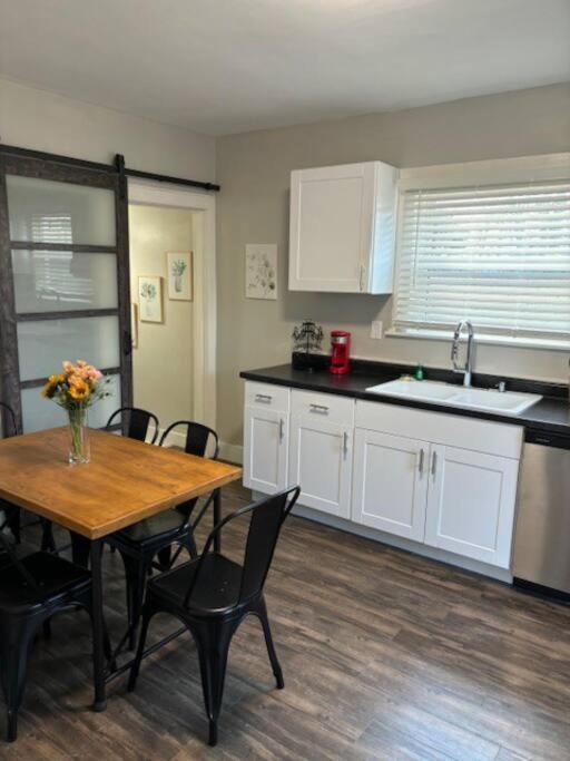 Family Friendly Near Stl Zoo Holiday home Saint Louis