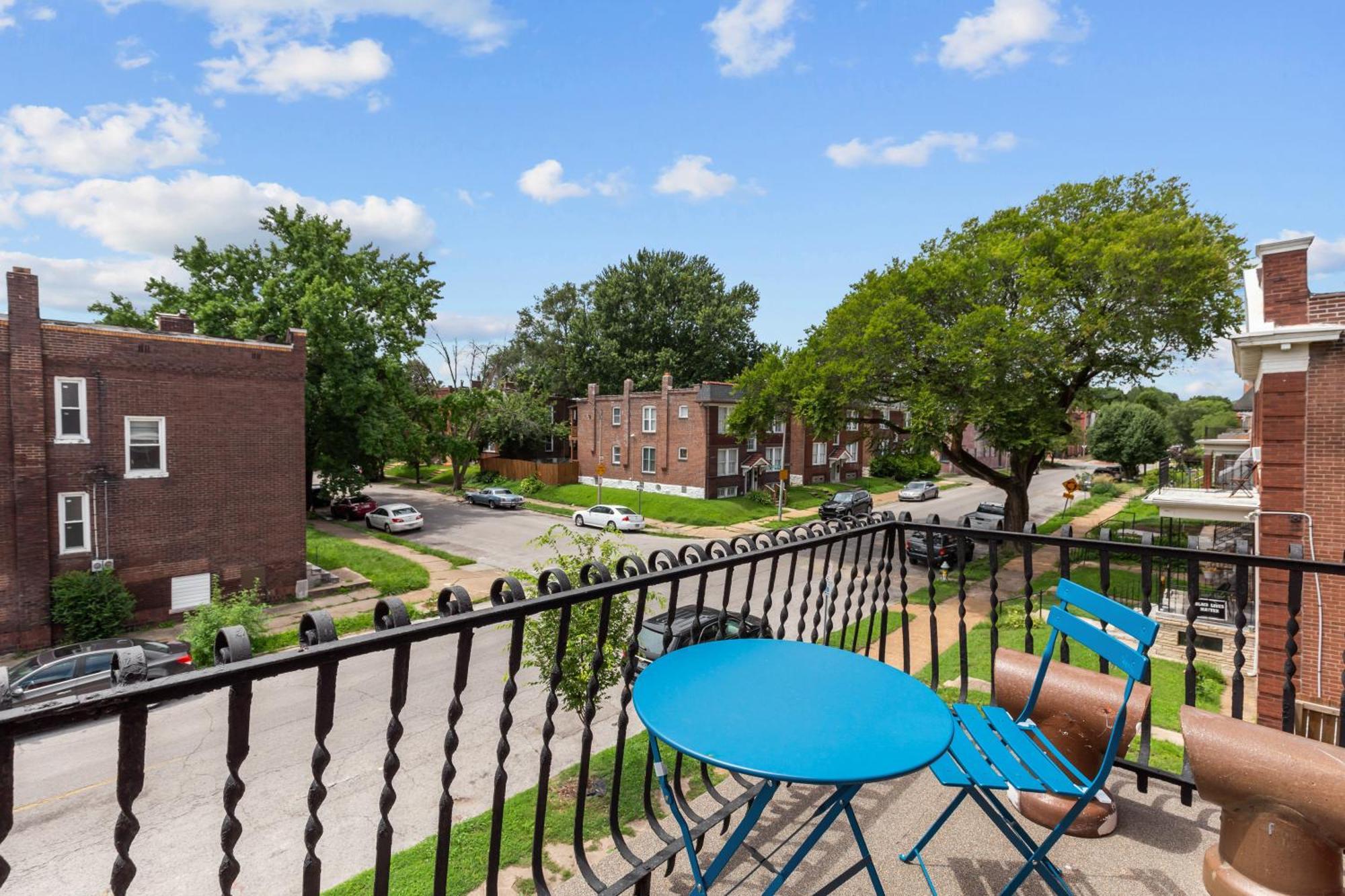Red Brick Hideaway | Jz Vacation * Saint Louis