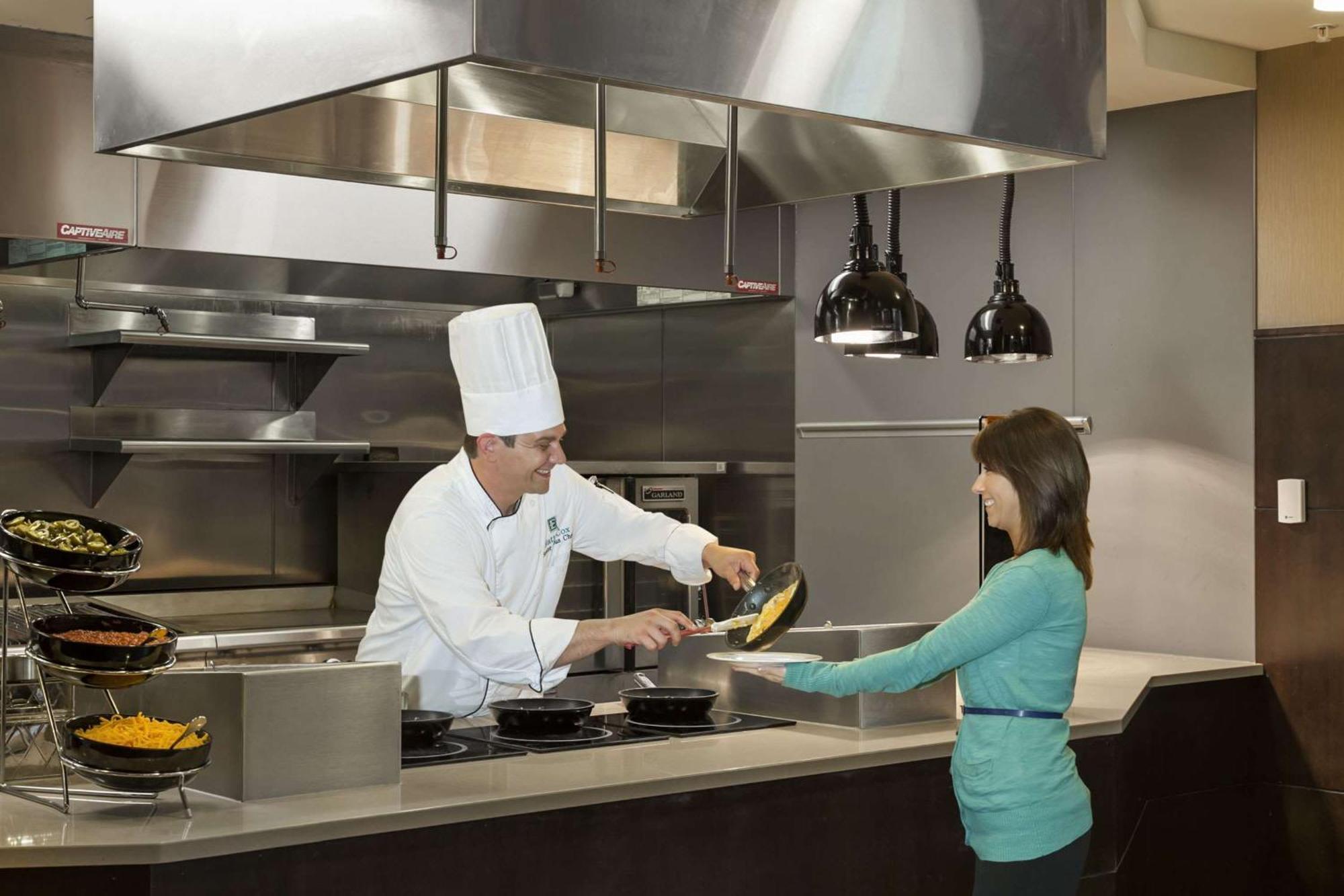 Hotel Embassy - Downtown 4*