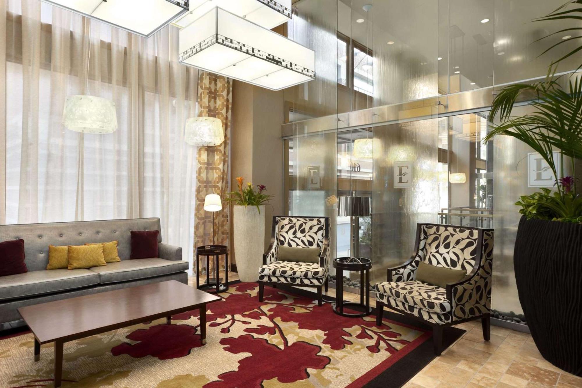 Hotel Embassy - Downtown