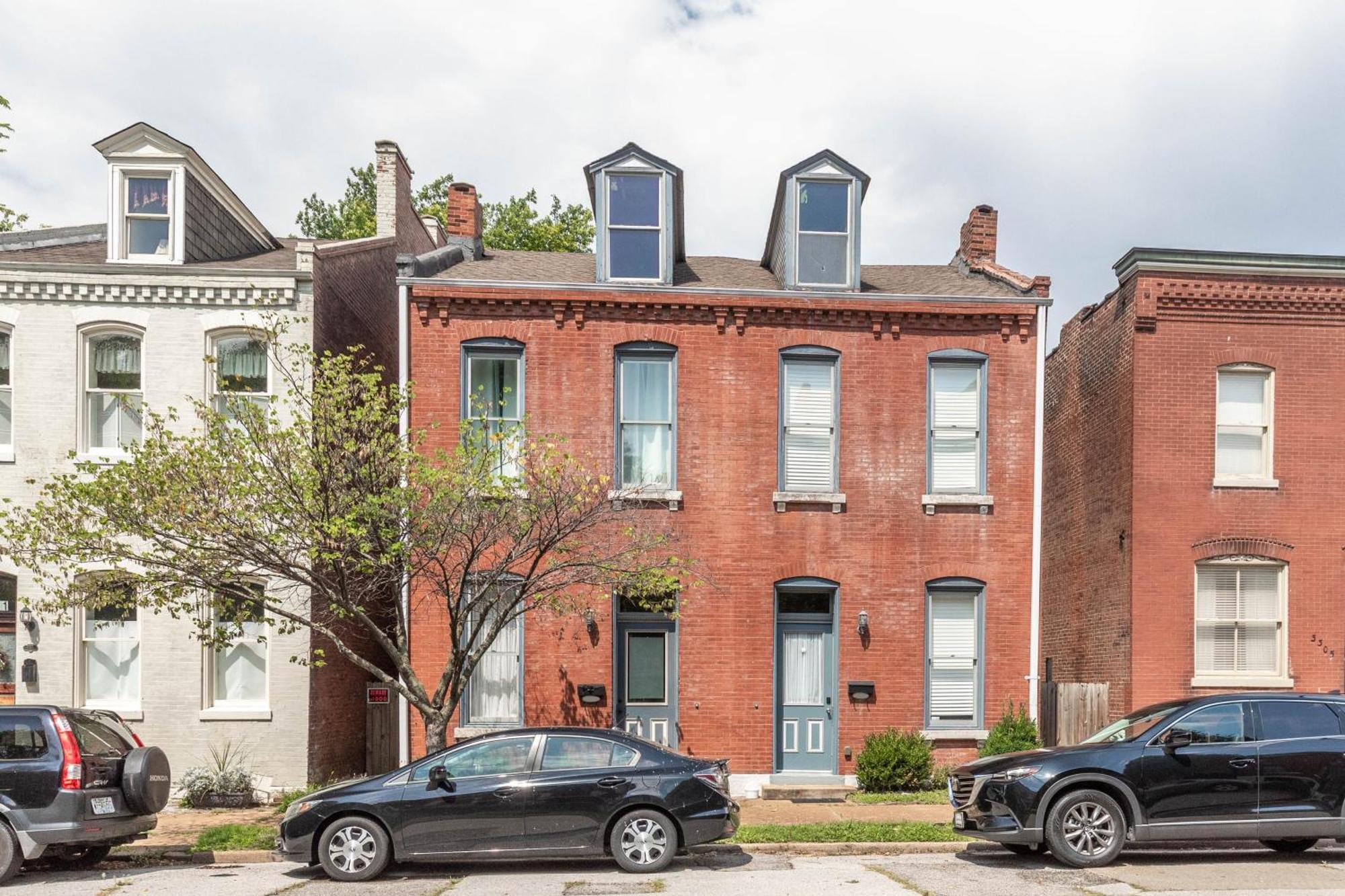 Holiday home Historic Benton Park Townhome *