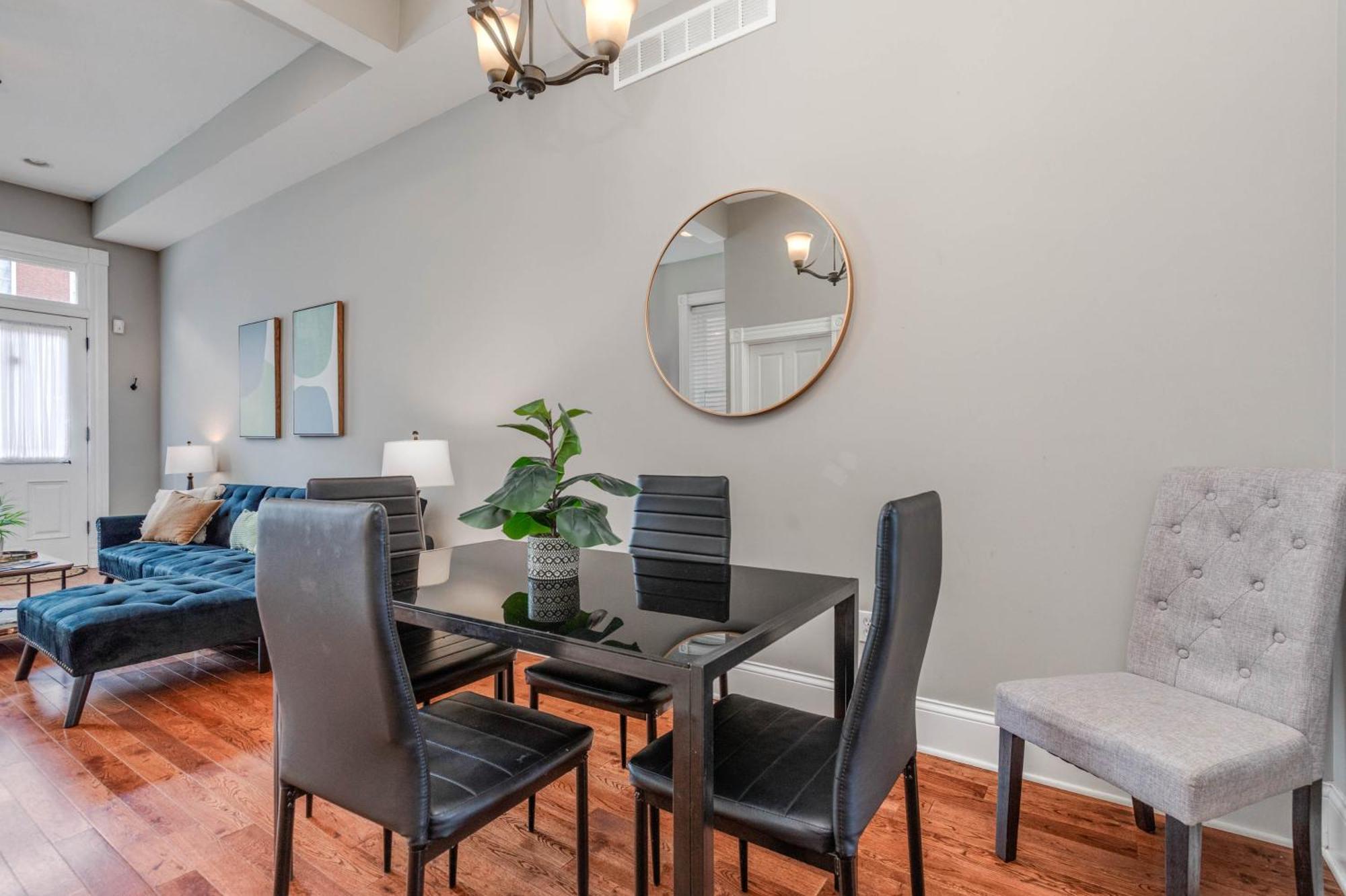 Holiday home Historic Benton Park Townhome *