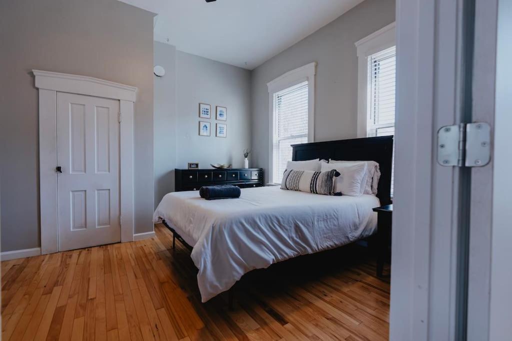 Apartment Chic 1br Balcony & Laundry Soulard Saint Louis