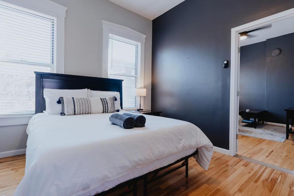 Chic 1br Balcony & Laundry Soulard Apartment Saint Louis
