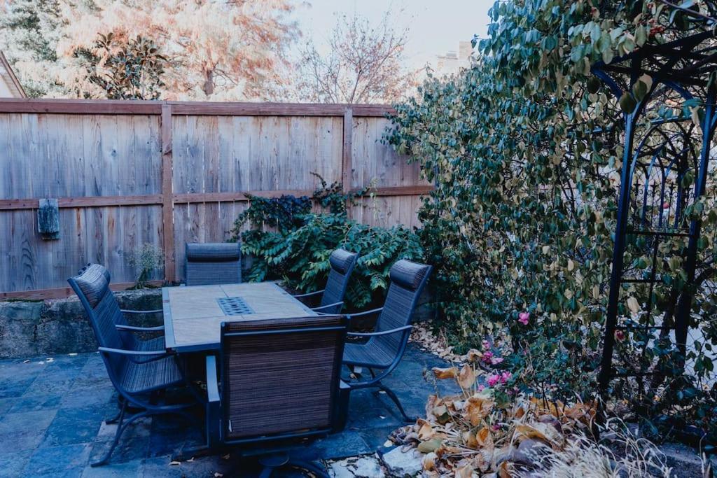 Apartment Chic 1br Balcony & Laundry Soulard Saint Louis