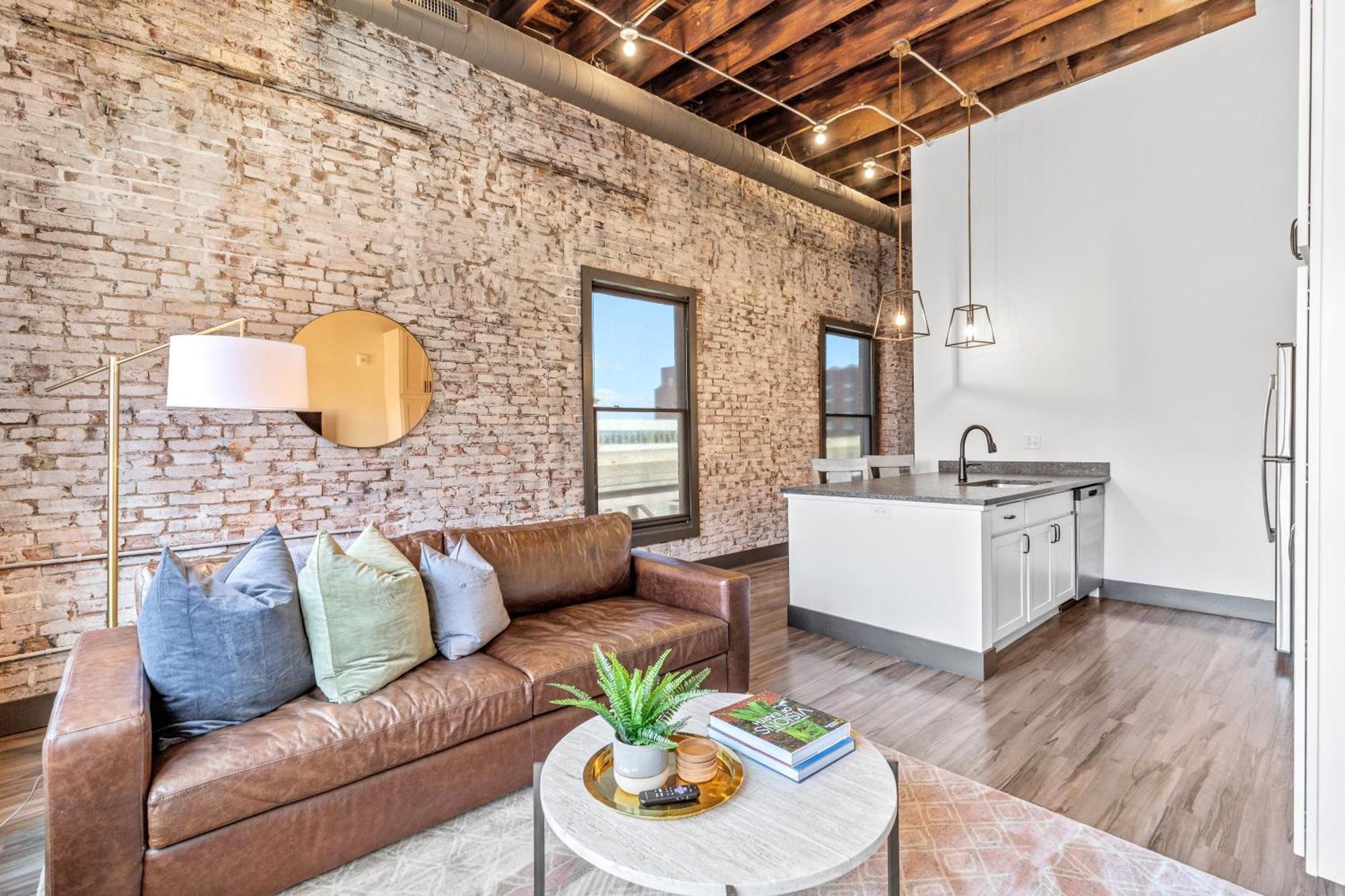 Apartment Loft Steps From Arch-parking-p202