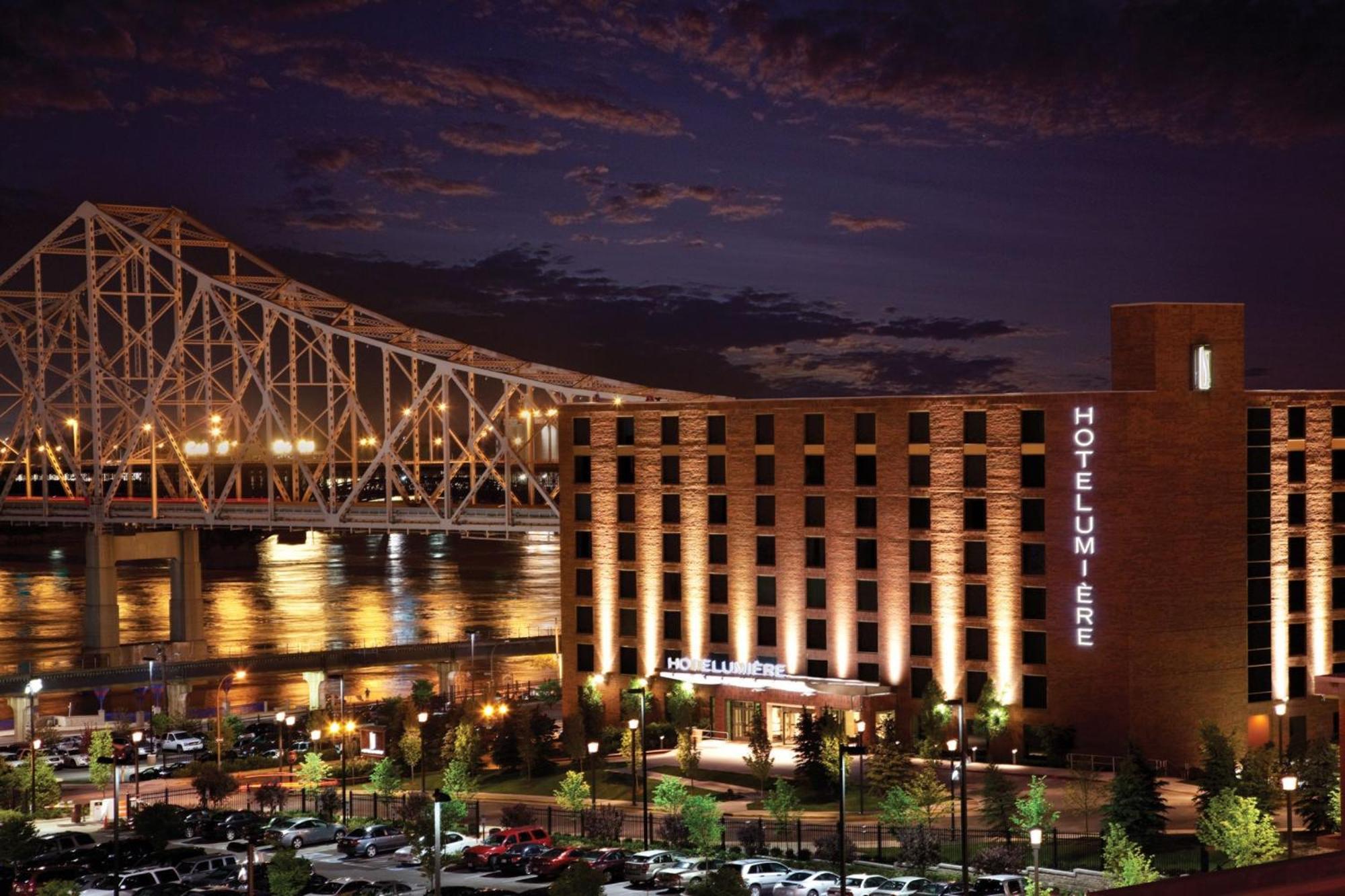 Hotelumiere At The Arch Hotel
