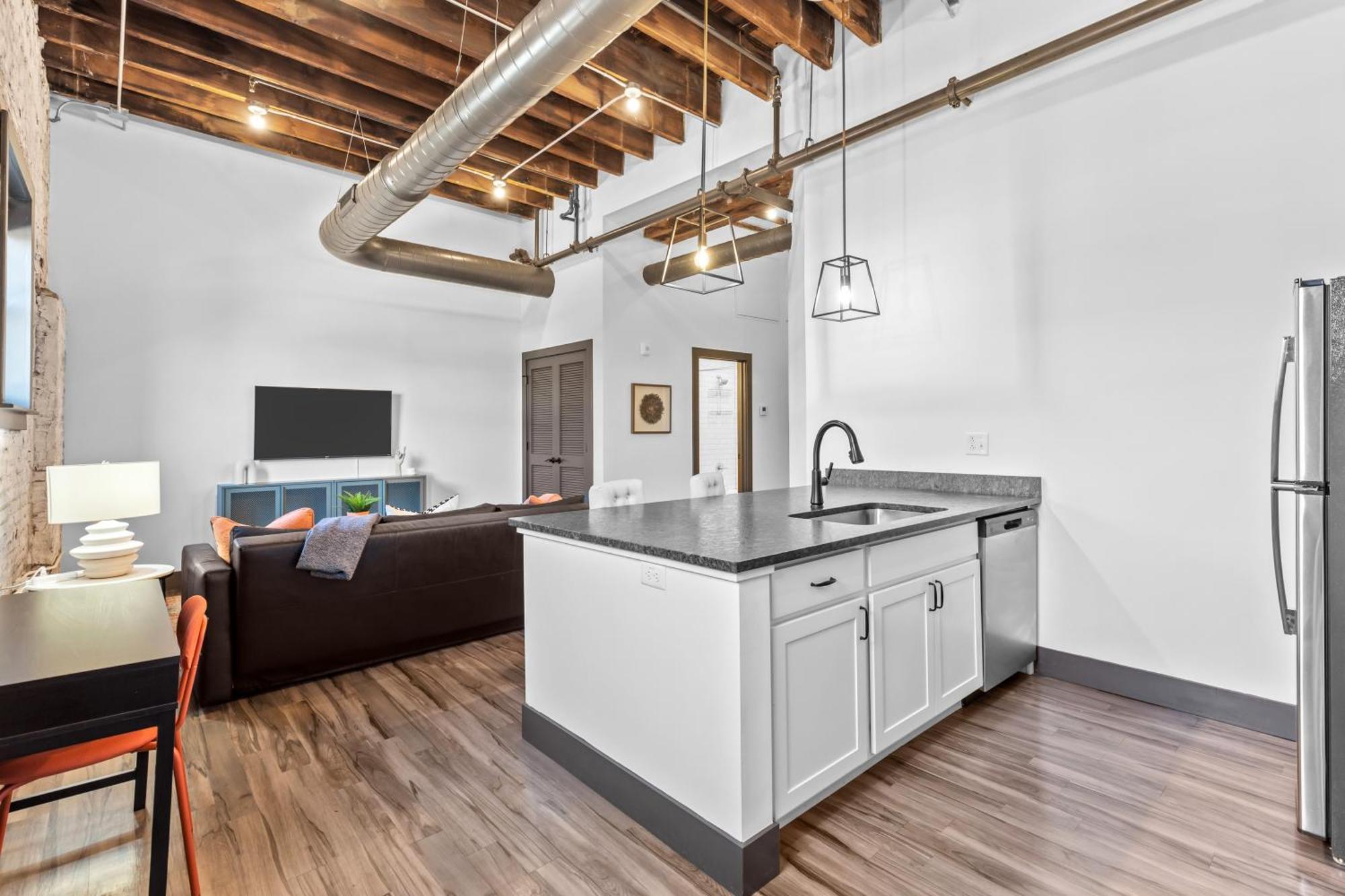 Apartment Riverfront Loft-parking-gym-p103 *