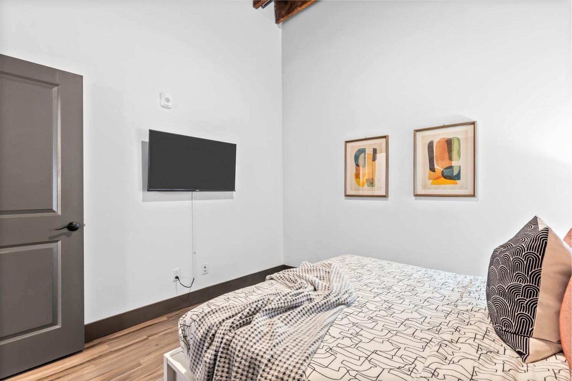 Riverfront Loft-parking-gym-p103