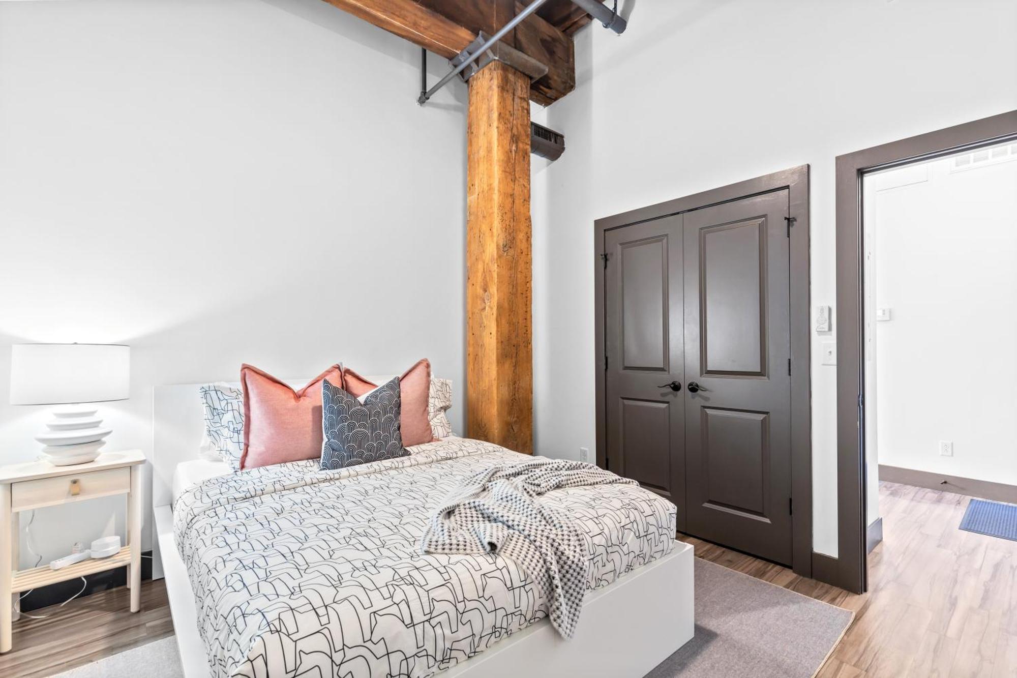 Apartment Riverfront Loft-parking-gym-p103 Saint Louis