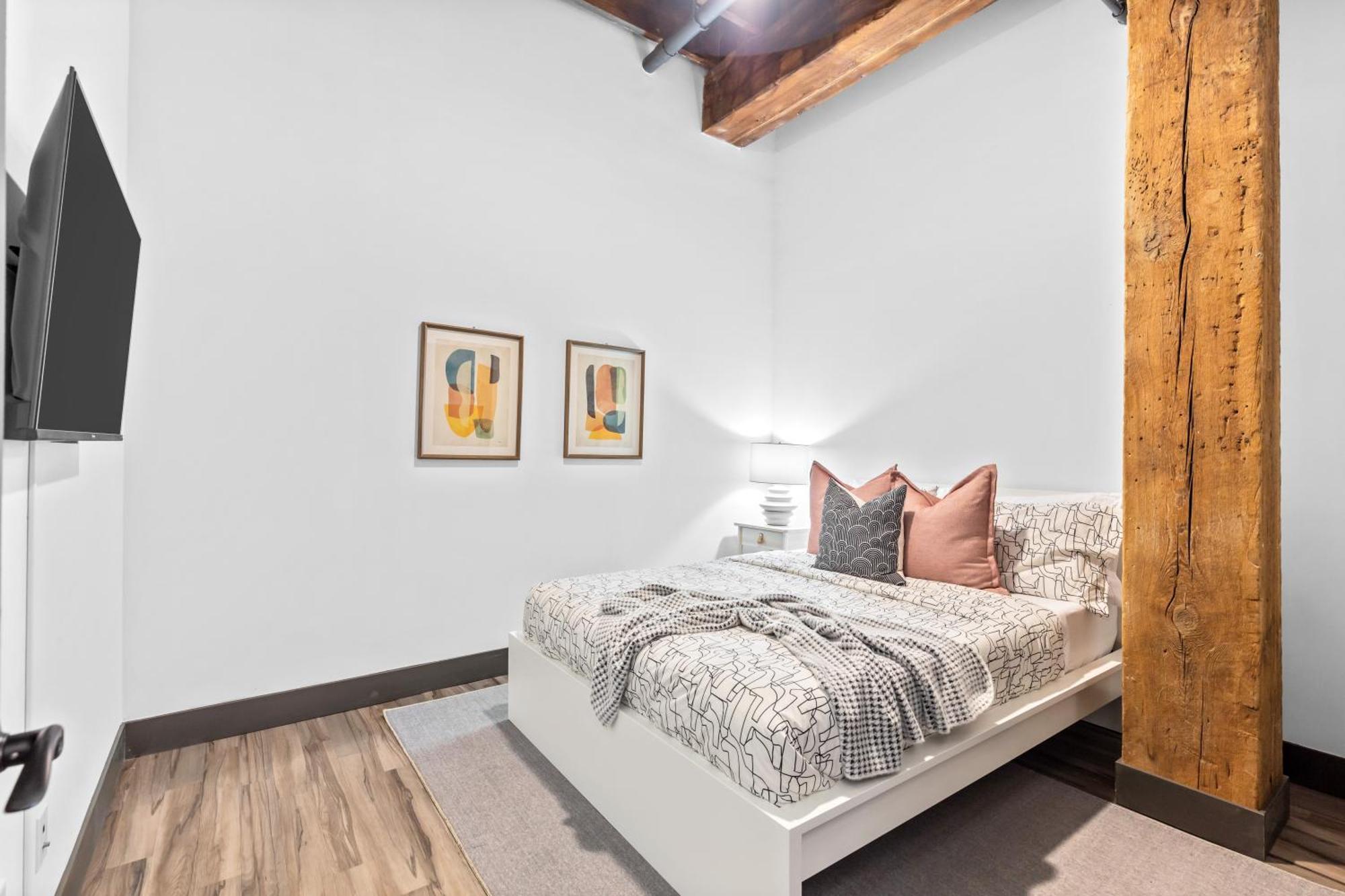 Apartment Riverfront Loft-parking-gym-p103