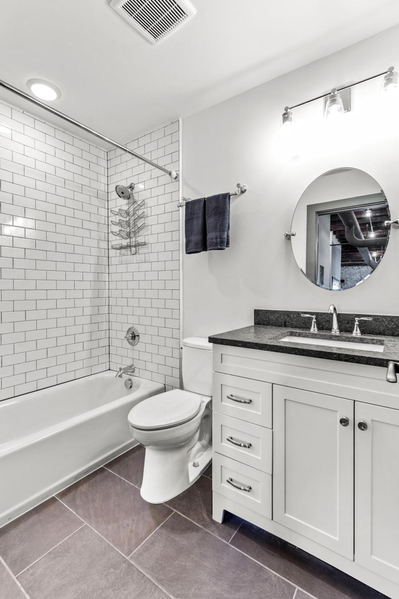 2br Riverfront Loft-gated Parking-p206 Apartment