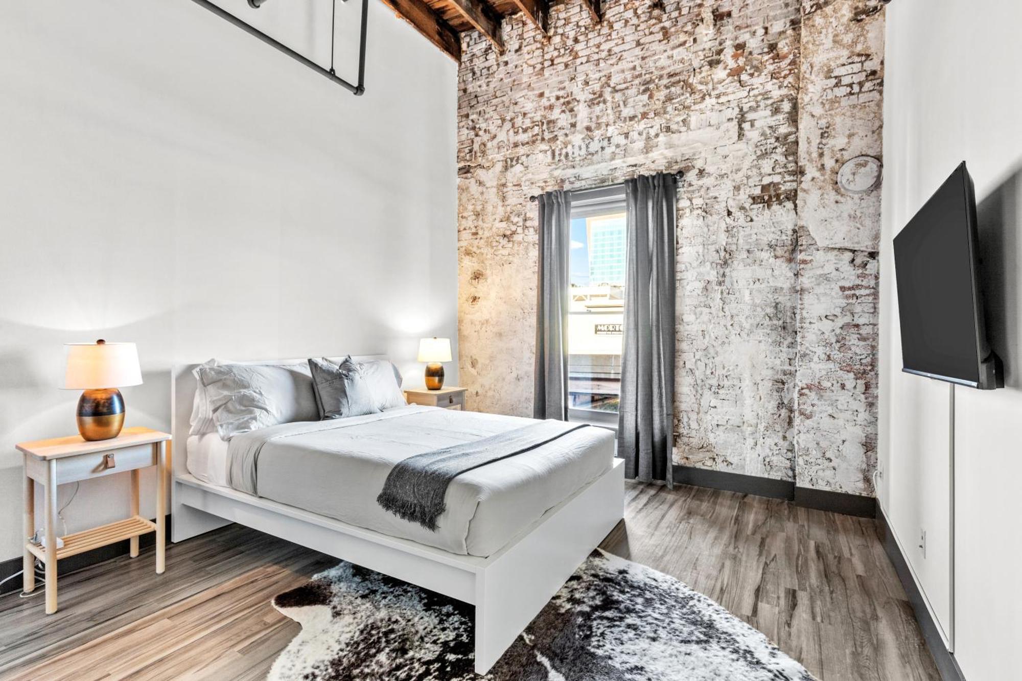 2br Riverfront Loft-gated Parking-p206 * Saint Louis