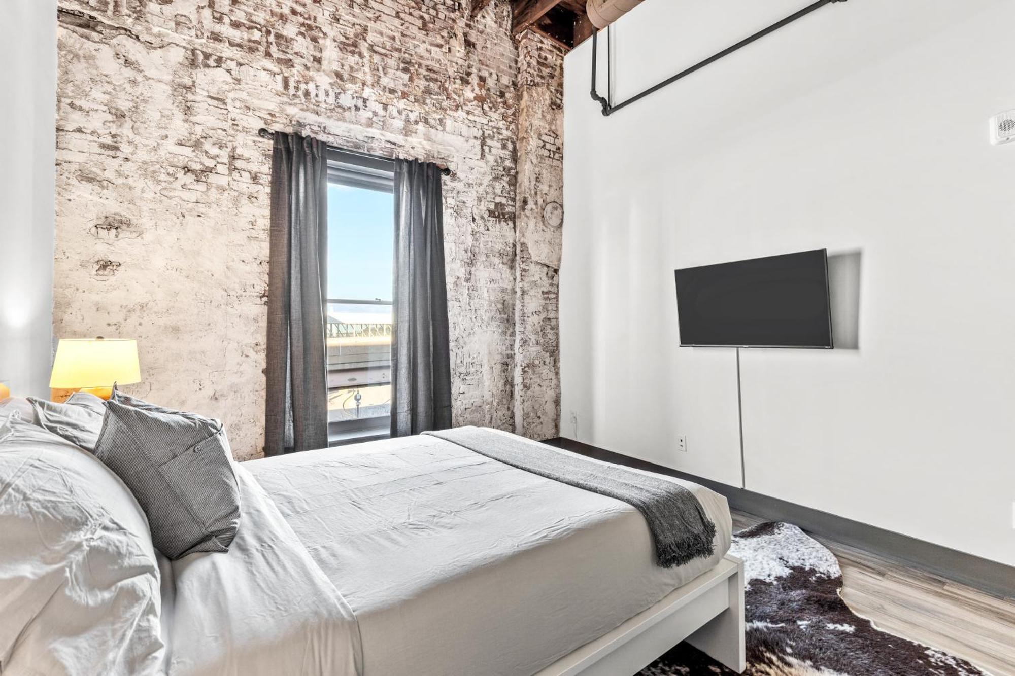 Apartment 2br Riverfront Loft-gated Parking-p206 *