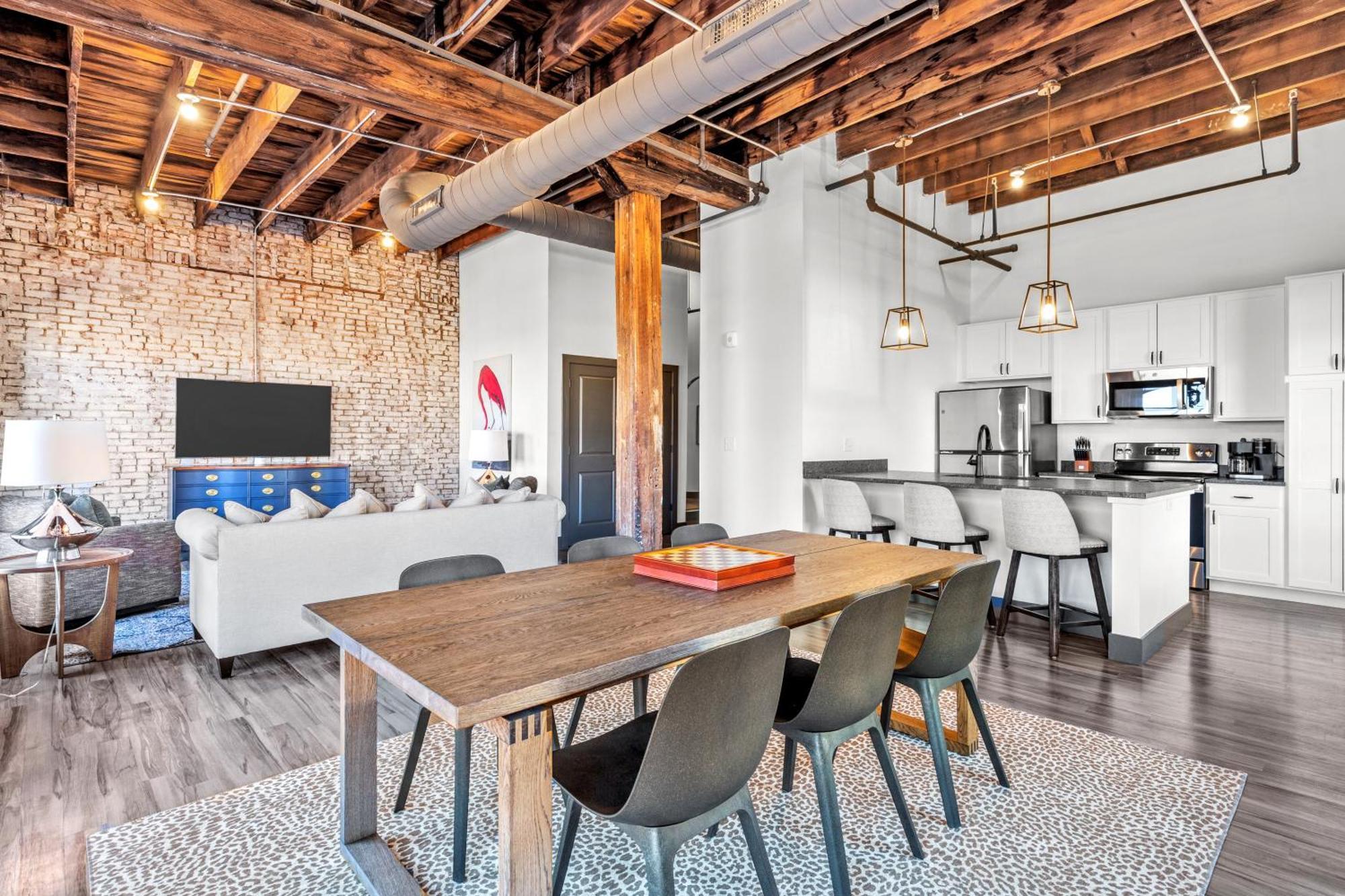 2br Riverfront Loft-gated Parking-p206 *