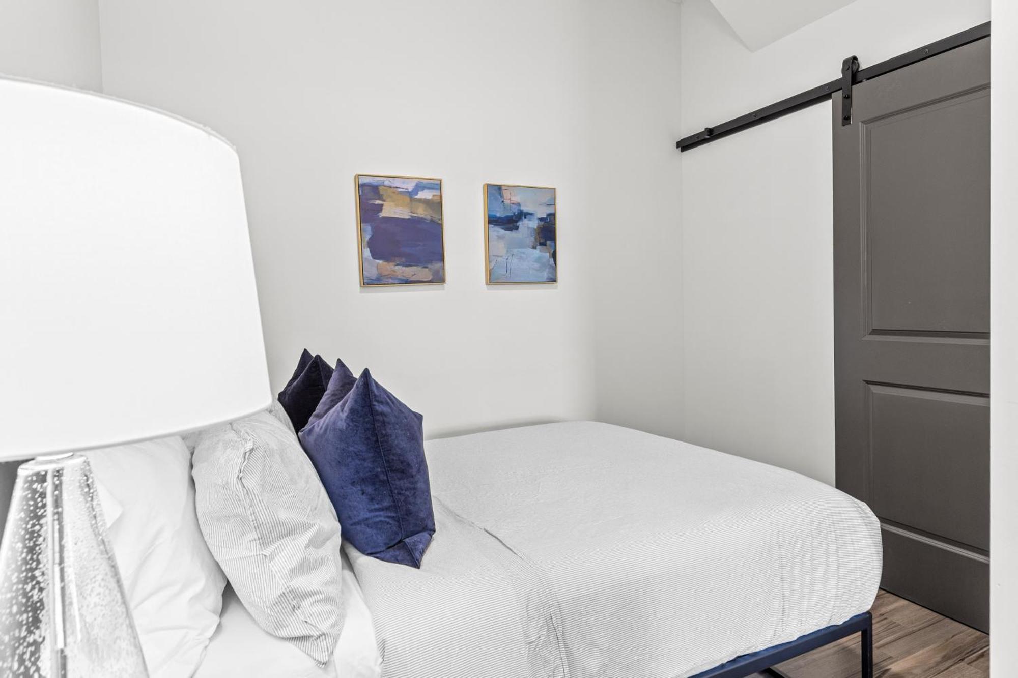 Apartment Loft Studio-gated Parking-wd-p203 *