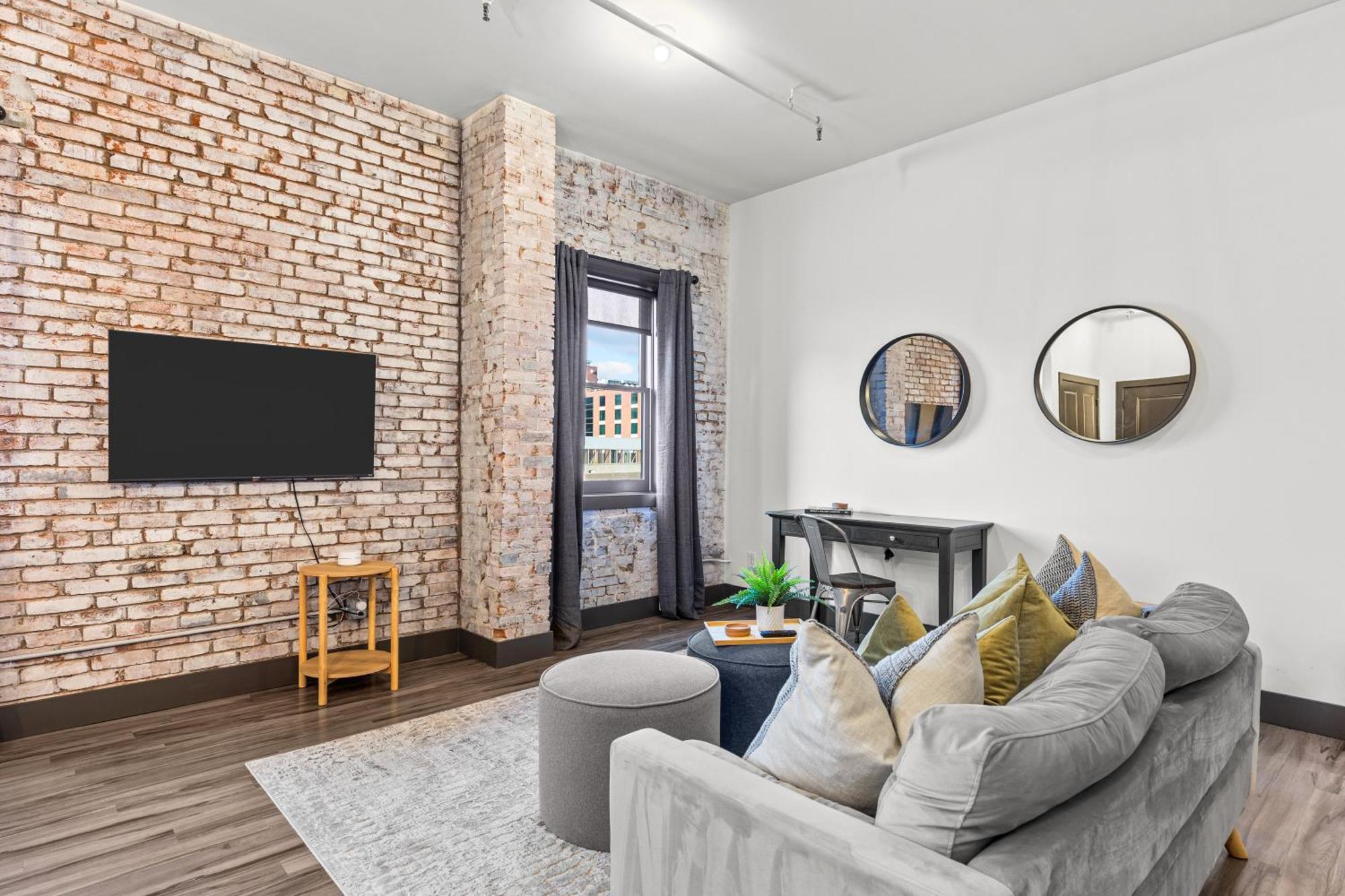 Apartment Loft Studio-gated Parking-wd-p203 *