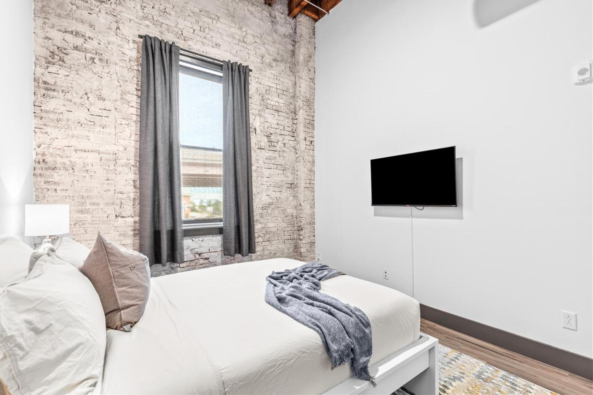 2br Loft-gated Parking-wd-p104 Apartment *
