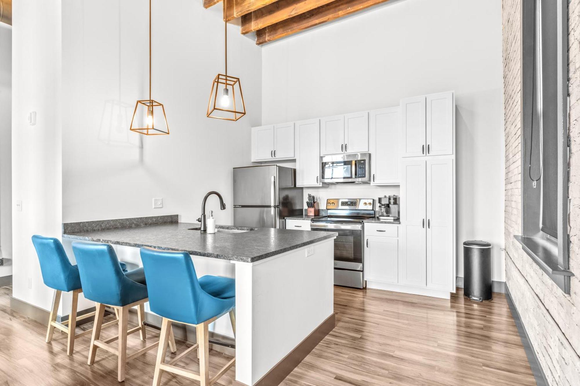 Apartment 2br Loft-gated Parking-wd-p104 *