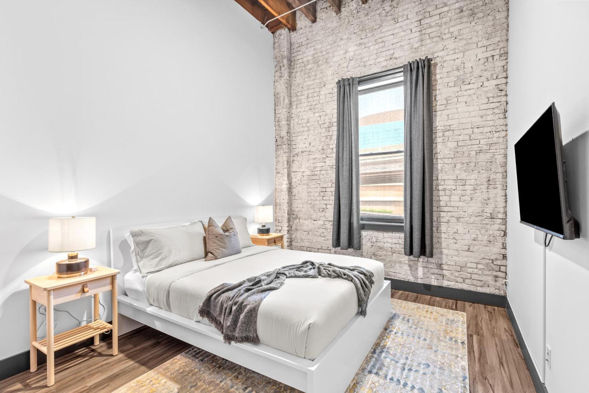 2br Loft-gated Parking-wd-p104