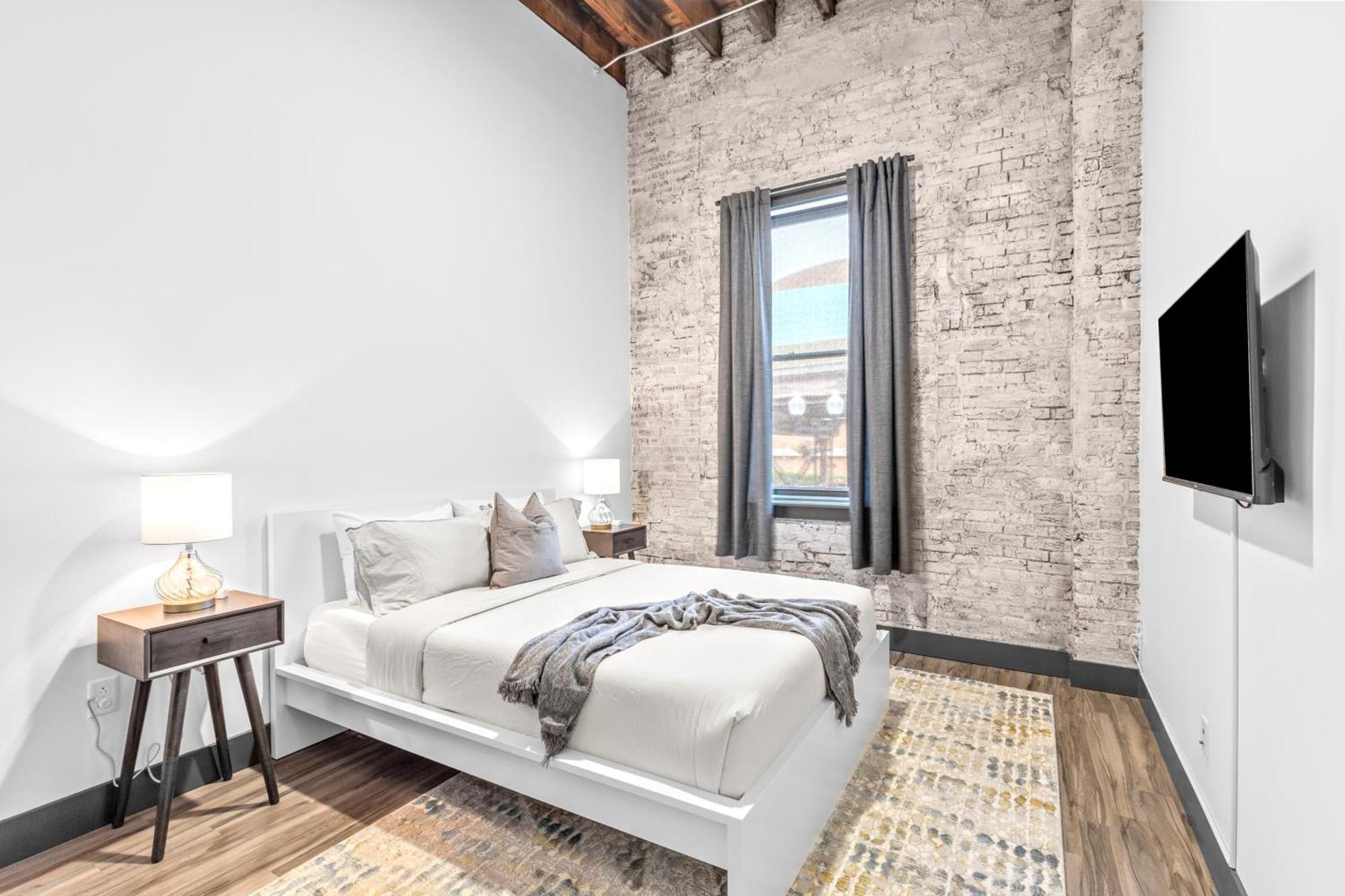 2br Loft-gated Parking-wd-p104