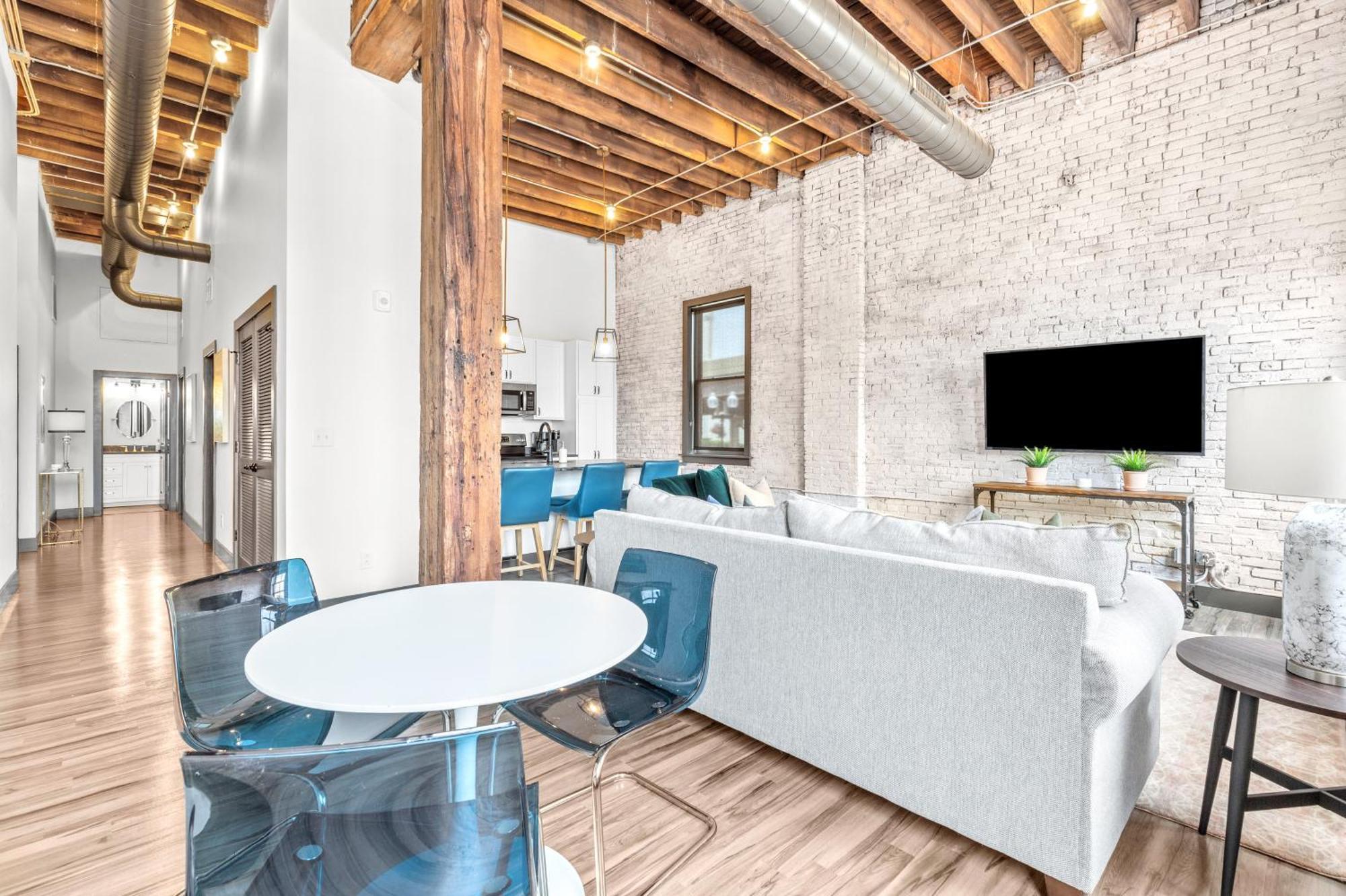 2br Loft-gated Parking-wd-p104