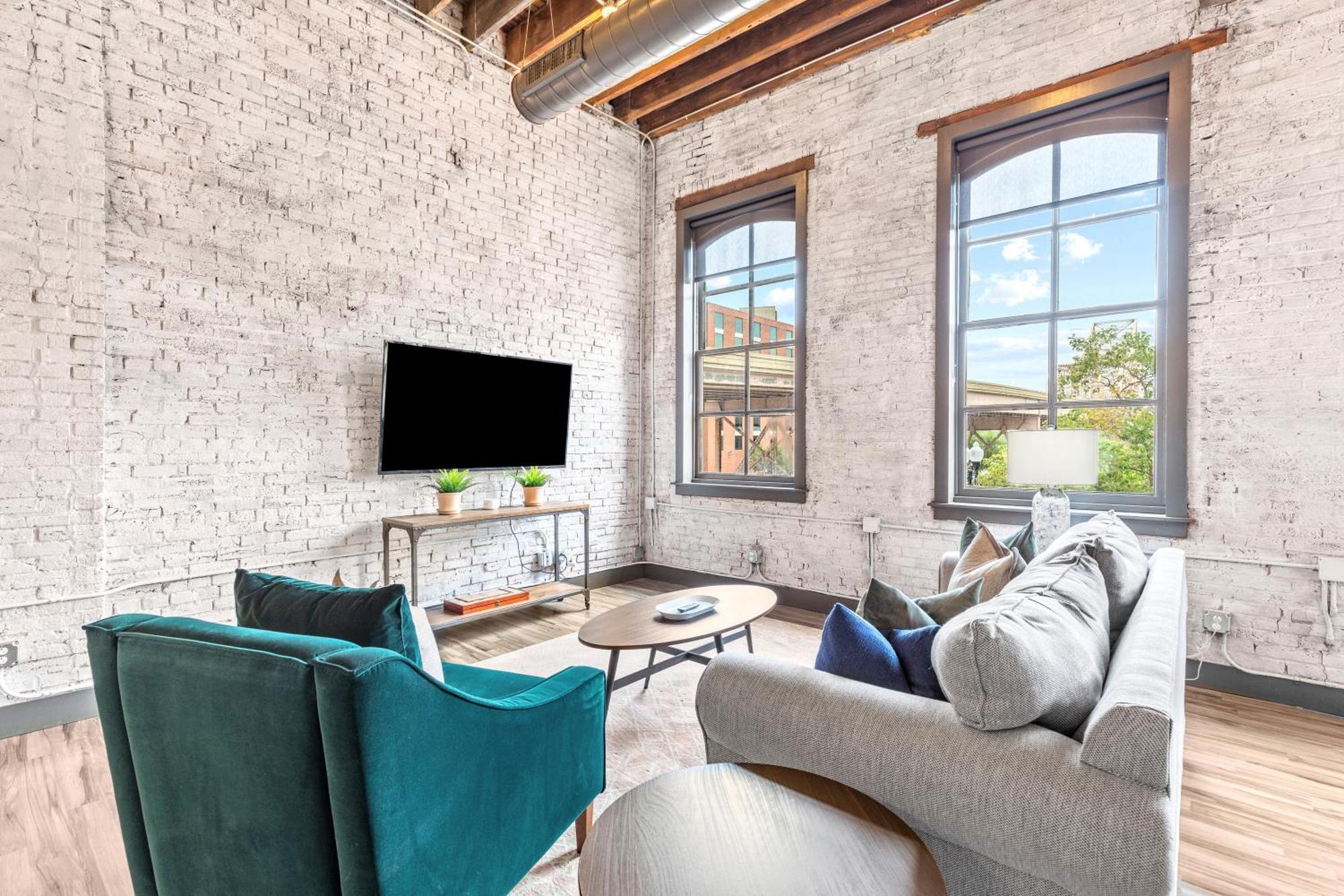 2br Loft-gated Parking-wd-p104 *