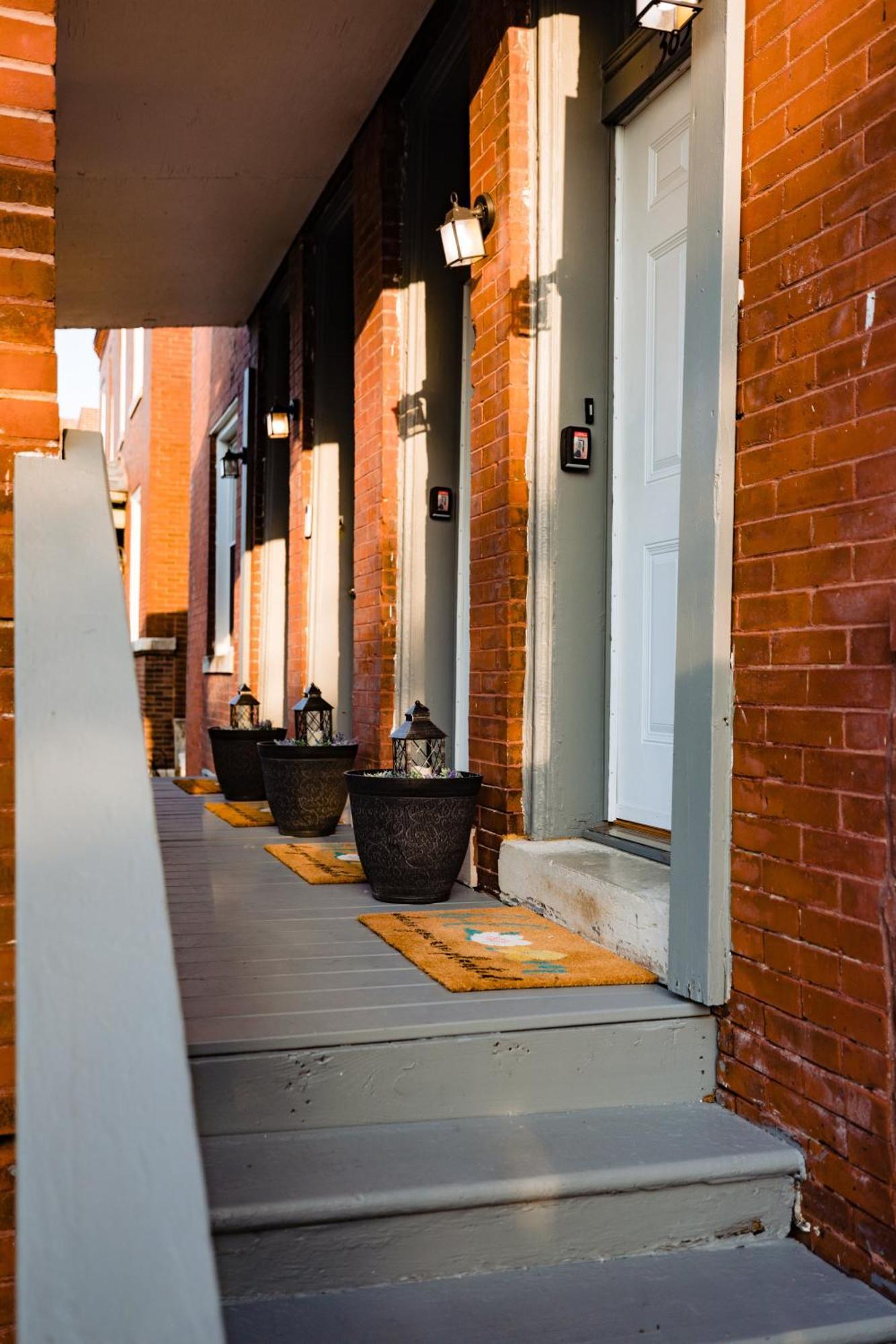 Cozy City Getaway In The Heart Of Louis!