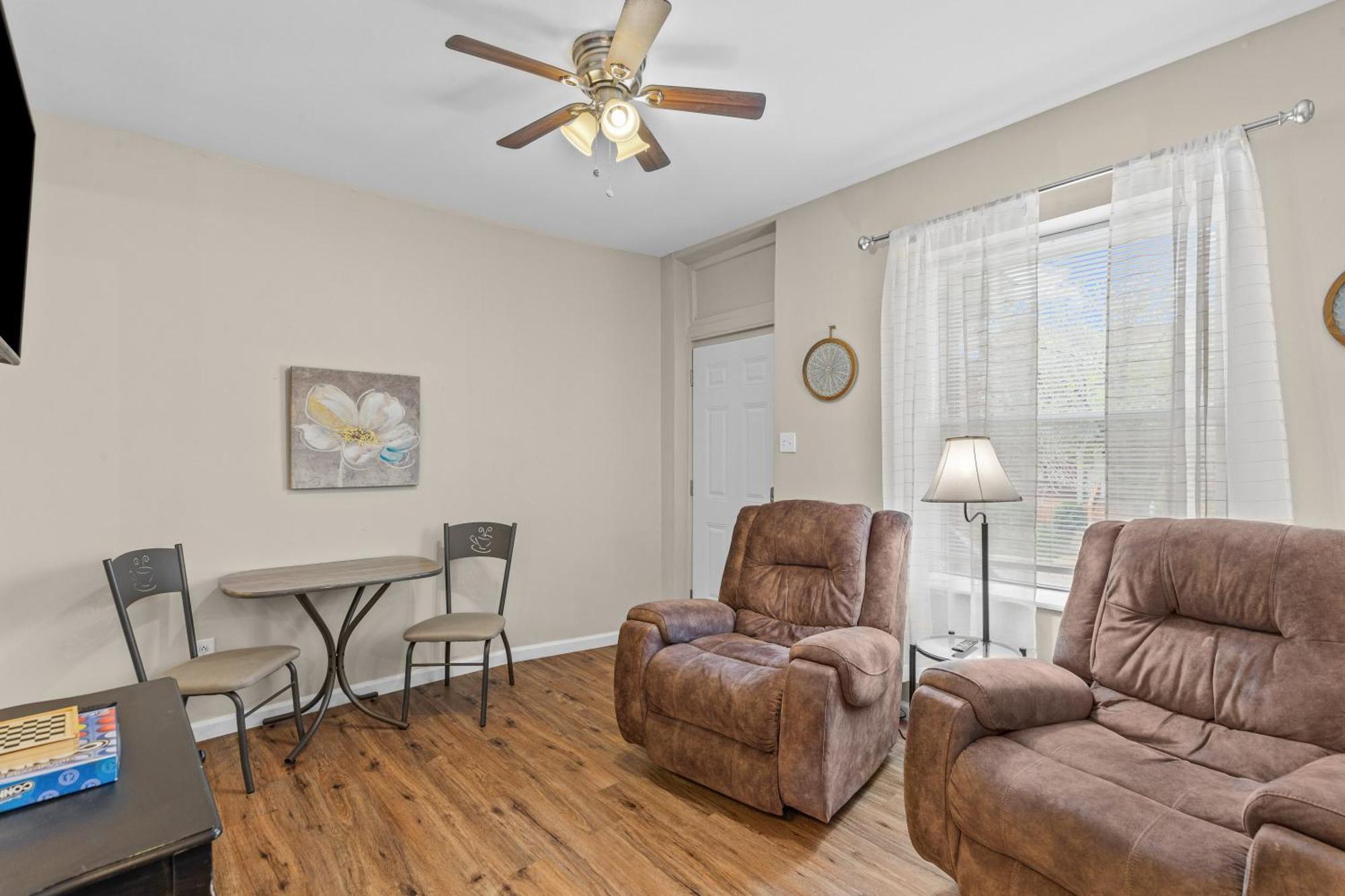 Cozy City Getaway In The Heart Of Louis! Apartment