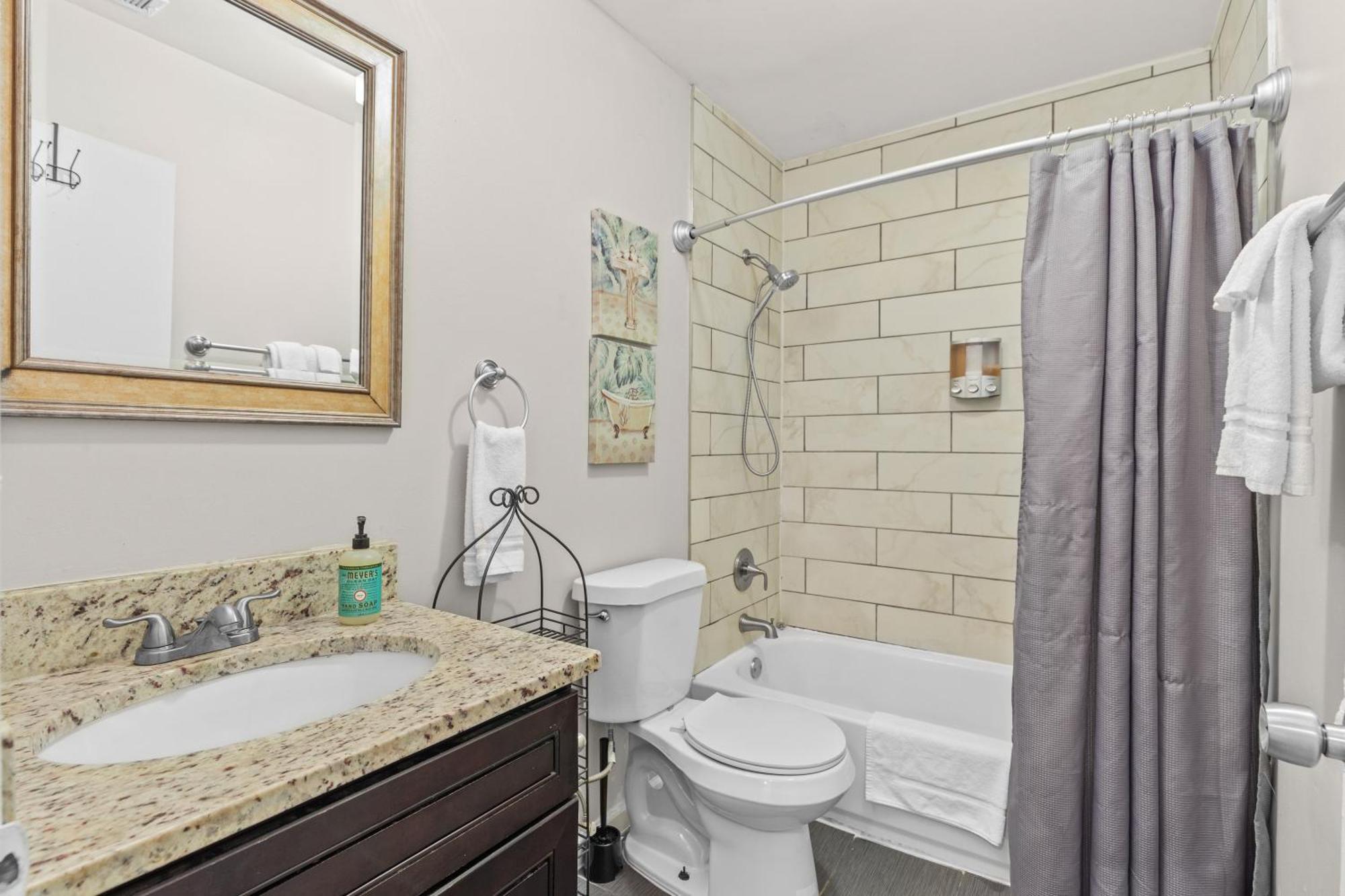 Cozy City Getaway In The Heart Of Louis! Apartment Saint Louis